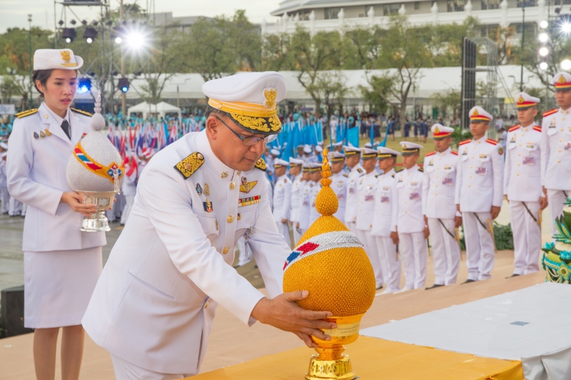 สำนักงานการตรวจเงินแผ่นดิน ร่วมเดินริ้วขบวนอัญเชิญเครื่องราชสักการะและร่วมพิธีจุดเทียนถวายพระพรชัยมงคล