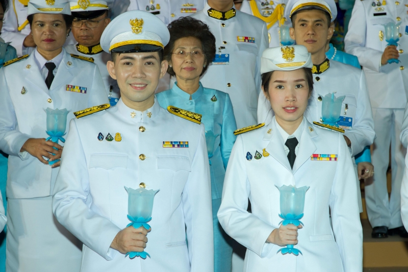 สำนักงานการตรวจเงินแผ่นดิน ร่วมเดินริ้วขบวนอัญเชิญเครื่องราชสักการะและร่วมพิธีจุดเทียนถวายพระพรชัยมงคล