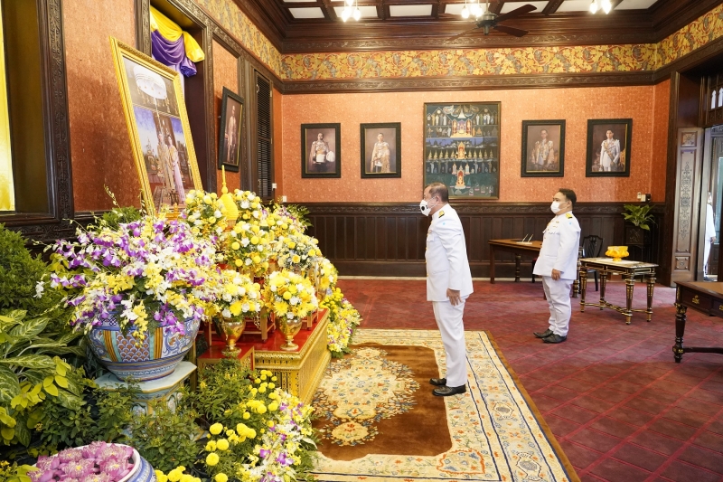 ลงนามถวายพระพรพระบาทสมเด็จพระเจ้าอยู่หัว และสมเด็จพระนางเจ้าฯ พระบรมราชินี เนื่องในโอกาสวันขึ้นปีใหม่ พุทธศักราช 2564