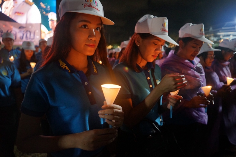 สำนักงานการตรวจเงินแผ่นดิน ร่วมเดินริ้วขบวนอัญเชิญเครื่องราชสักการะและร่วมพิธีจุดเทียนถวายพระพรชัยมงคล