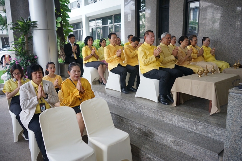 พิธีทำบุญตักบาตรข้าวสารอาหารแห้ง คณะสงฆ์จำนวน 9 รูป จากวัดอรุณราชวรารามราชวรมหาวิหาร พระอารามหลวง