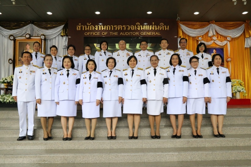 ลงนามถวายพระพรสมเด็จพระเจ้าอยู่หัวมหาวชิราลงกรณ บดินทรเทพยวรางกูร