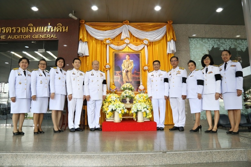 ลงนามถวายพระพรสมเด็จพระเจ้าอยู่หัวมหาวชิราลงกรณ บดินทรเทพยวรางกูร