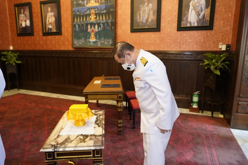 ลงนามถวายพระพรพระบาทสมเด็จพระเจ้าอยู่หัว และสมเด็จพระนางเจ้าฯ พระบรมราชินี เนื่องในโอกาสวันขึ้นปีใหม่ พุทธศักราช 2564