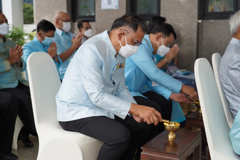 พิธีทำบุญตักบาตรข้าวสารอาหารแห้ง คณะสงฆ์จากวัดบรมนิวาสราชวรวิหาร เนื่องในโอกาสมหามงคลเฉลิมพระชนมพรรษา 90 พรรษา 12 สิงหาคม 2565 ณ