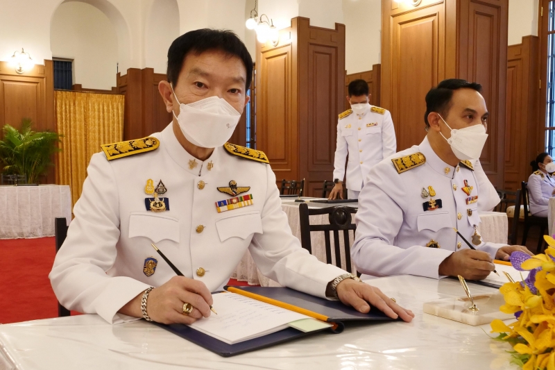 2566-01-08 สำนักงานการตรวจเงินแผ่นดินถวายแจกันดอกไม้และลงนามถวายพระพรชัยมงคลสมเด็จพระเจ้าลูกเธอ เจ้าฟ้าสิริวัณณวรี นารีรัตนราชกั