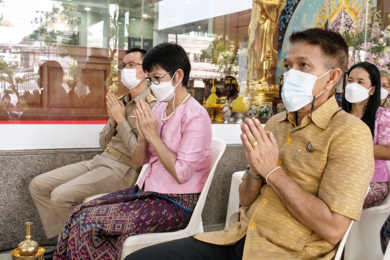 พิธีทำบุญตักบาตรข้าวสารอาหารแห้ง