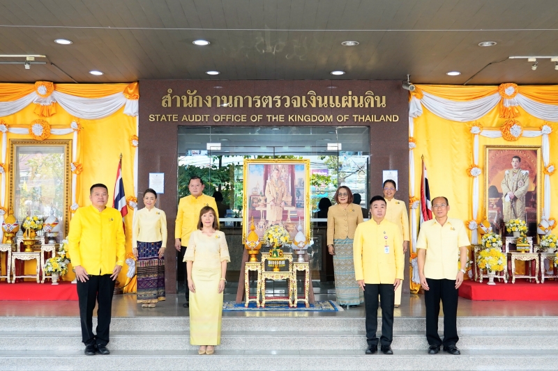 ทำบุญตักบาตร