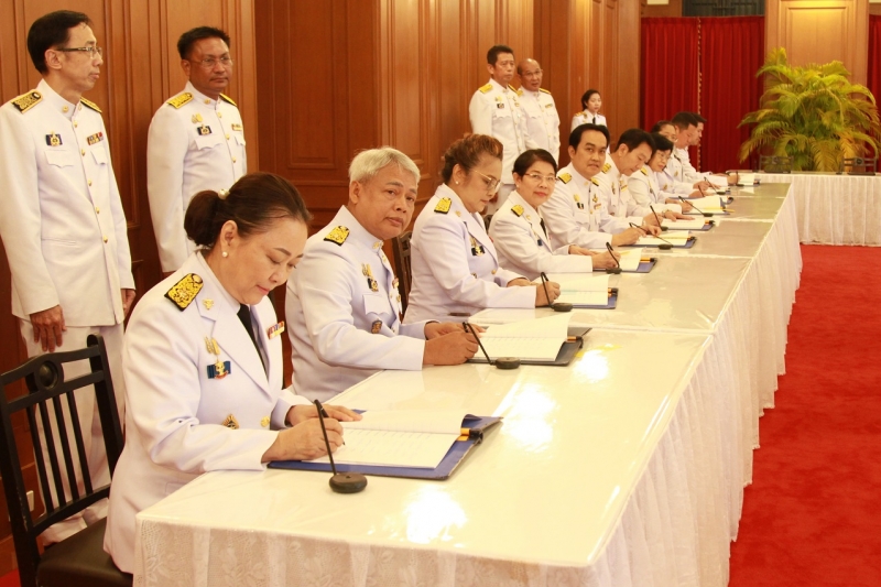 พิธีทำบุญตักบาตรและพิธีลงนามถวายพระพร  เนื่องในโอกาสวันเฉลิมพระชนมพรรษา สมเด็จพระนางเจ้าฯ พระบรมราชินี