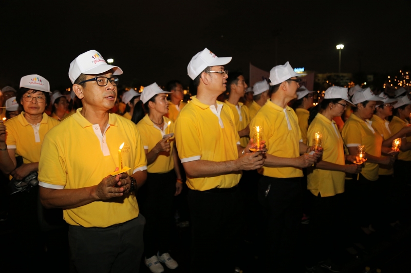 นายประจักษ์ บุญยัง ผู้ว่าการตรวจเงินแผ่นดิน ผู้บริหาร ข้าราชการและลูกจ้างสำนักงานการตรวจเงินแผ่นดิน ร่วมริ้วขบวนอัญเชิญเครื่องรา