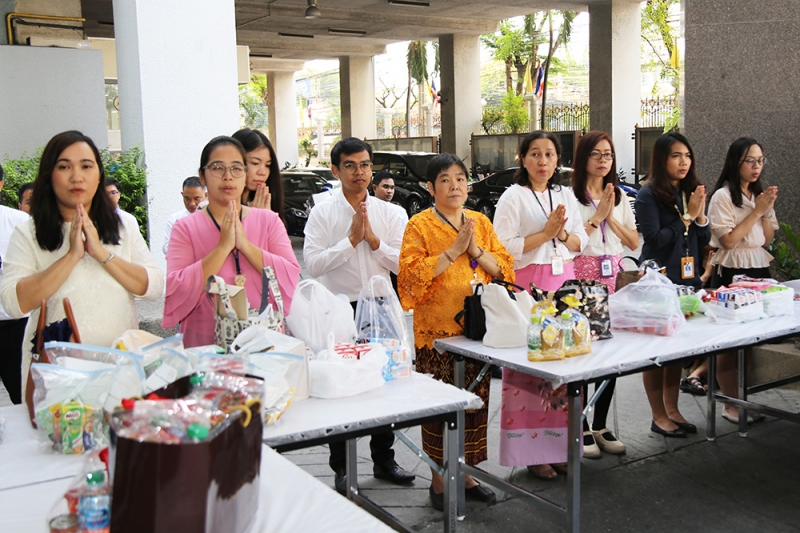 พิธีทำบุญตักบาตรข้าวสารอาหารแห้ง เดือนมีนาคม 2562