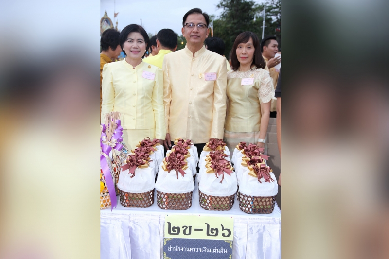 พิธีทำบุญตักบาตรถวายพระราชกุศล