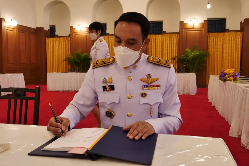 2566-01-08 สำนักงานการตรวจเงินแผ่นดินถวายแจกันดอกไม้และลงนามถวายพระพรชัยมงคลสมเด็จพระเจ้าลูกเธอ เจ้าฟ้าสิริวัณณวรี นารีรัตนราชกั