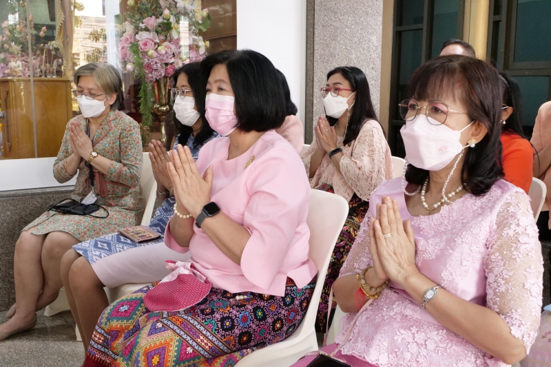 พิธีทำบุญตักบาตรข้าวสารอาหารแห้ง