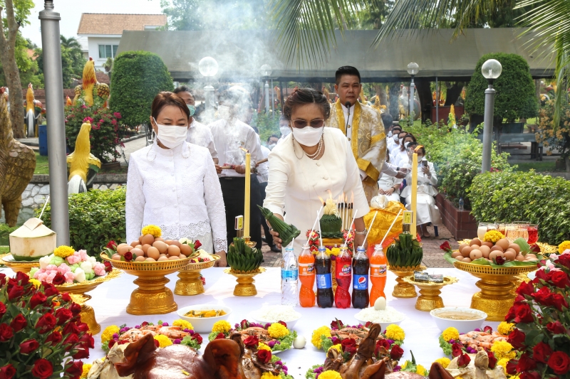 พิธีบวงสรวงดวงพระวิญญาณสมเด็จพระนเรศวรมหาราช ณ บริเวณวิหารสมเด็จพระนเรศวร วัดใหญ่ชัยมงคล จังหวัดพระนครศรีอยุธยา