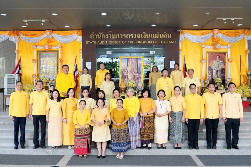 ทำบุญตักบาตร