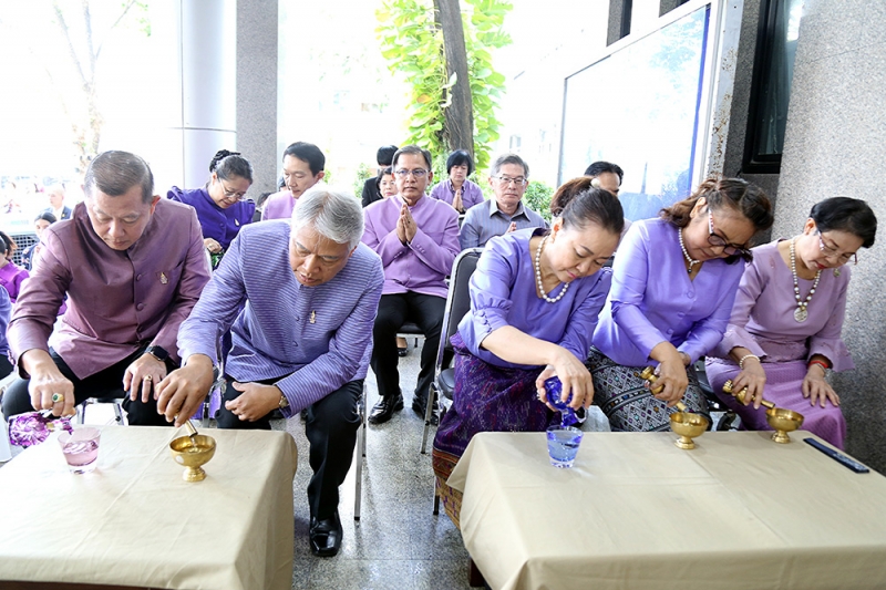 พิธีทำบุญตักบาตรข้าวสารอาหารแห้ง เดือนเมษายน 2562