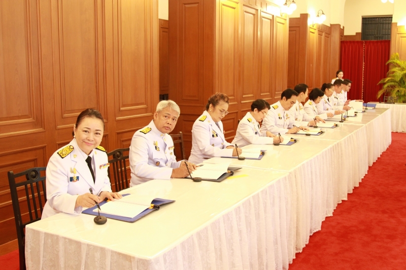 พิธีทำบุญตักบาตรและพิธีลงนามถวายพระพร  เนื่องในโอกาสวันเฉลิมพระชนมพรรษา สมเด็จพระนางเจ้าฯ พระบรมราชินี