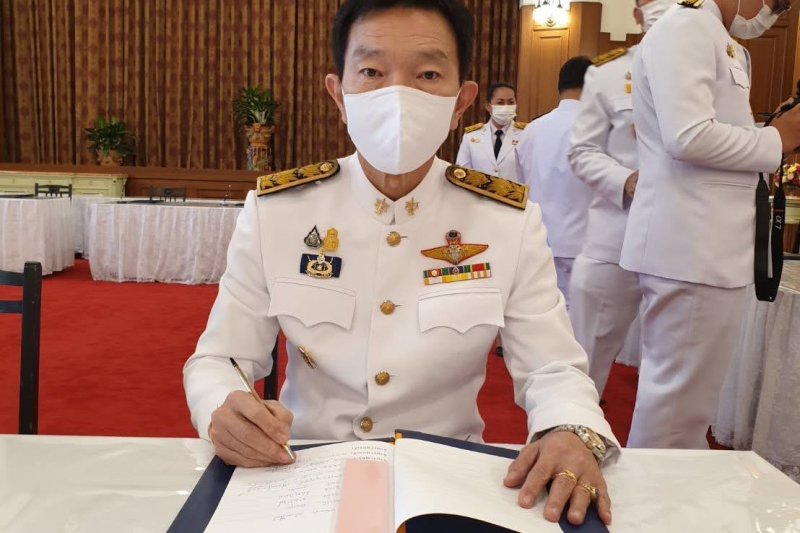 ลงนามถวายพระพรพระบาทสมเด็จพระเจ้าอยู่หัว และสมเด็จพระนางเจ้าฯ พระบรมราชินี เนื่องในโอกาสวันขึ้นปีใหม่ พุทธศักราช 2564