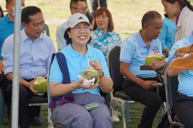 ทำบุญตักบาตรข้าวสารอาหารแห้ง เนื่องในวันขึ้นปีใหม่
