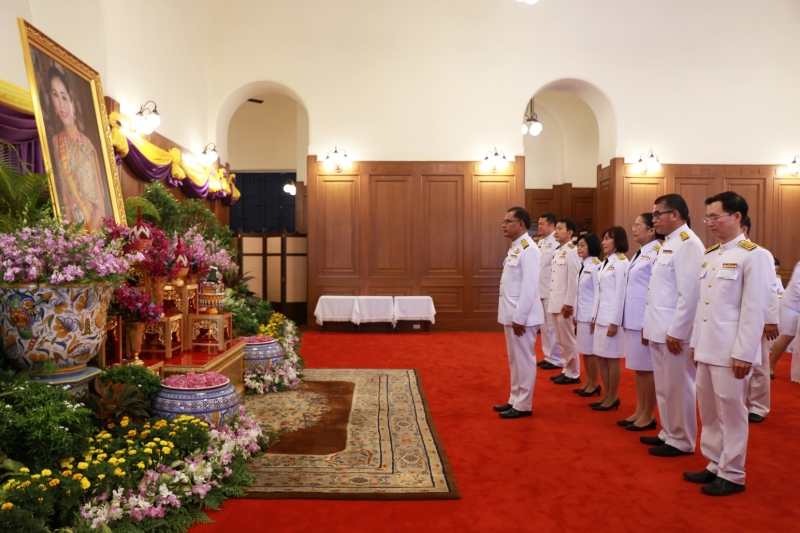 พิธีทำบุญตักบาตรและพิธีลงนามถวายพระพร  เนื่องในโอกาสวันเฉลิมพระชนมพรรษา สมเด็จพระนางเจ้าฯ พระบรมราชินี