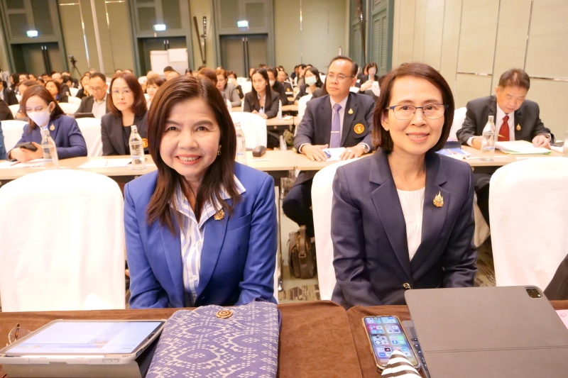 ทำบุญตักบาตรข้าวสารอาหารแห้ง