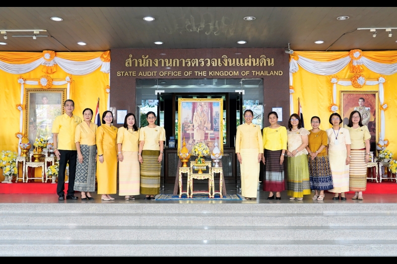 ทำบุญตักบาตร