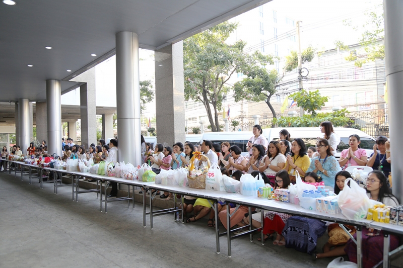 พิธีทำบุญตักบาตรข้าวสารอาหารแห้ง เดือนมีนาคม 2562