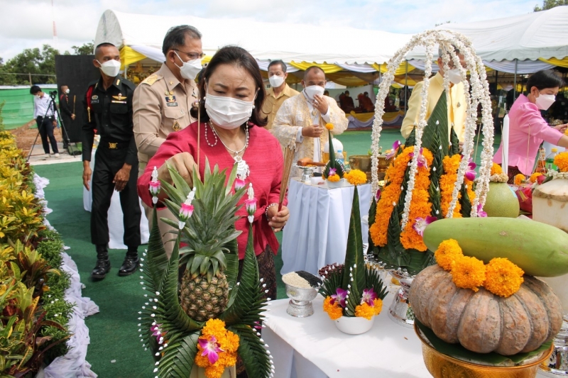 พิธีวางศิลาฤกษ์อาคารที่ทำการสำนักตรวจเงินแผ่นดินจังหวัดสุรินทร์ พร้อมอาคารชุดพักอาศัยและสิ่งก่อสร้างประกอบ