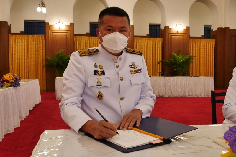 2566-01-08 สำนักงานการตรวจเงินแผ่นดินถวายแจกันดอกไม้และลงนามถวายพระพรชัยมงคลสมเด็จพระเจ้าลูกเธอ เจ้าฟ้าสิริวัณณวรี นารีรัตนราชกั