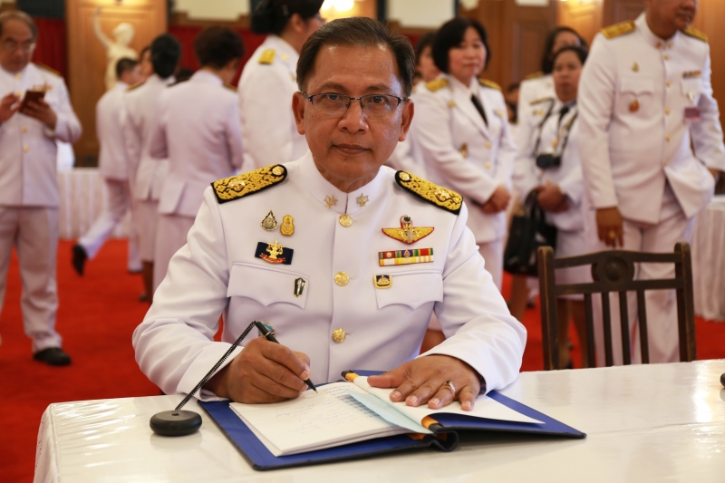 พิธีทำบุญตักบาตรและพิธีลงนามถวายพระพร  เนื่องในโอกาสวันเฉลิมพระชนมพรรษา สมเด็จพระนางเจ้าฯ พระบรมราชินี