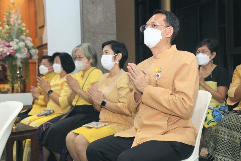 ทำบุญตักบาตร