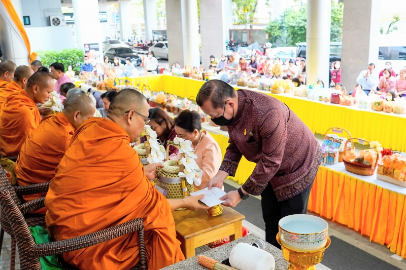พิธีเจริญพระพุทธมนต์และทำบุญตักบาตร คณะสงฆ์ จำนวน 9 รูป