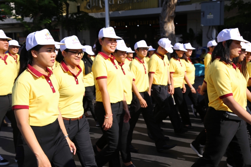 สตง.ร่วมเดินริ้วขบวนอัญเชิญเครื่องราชสักการะและร่วมพิธีจุดเทียนถวายพระพรชัยมงคลเนื่องในโอกาสวันเฉลิมพระชนมพรรษาพระบาทสมเด็จพระเจ