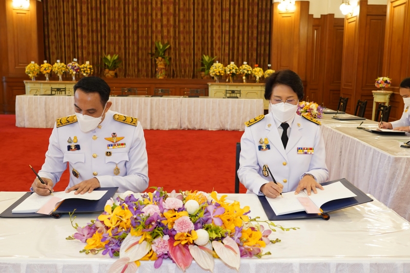 สำนักงานการตรวจเงินแผ่นดินลงนามถวายพระพรพระบาทสมเด็จพระเจ้าอยู่หัว และสมเด็จพระนางเจ้าฯ พระบรมราชินี เนื่องในโอกาสวันขึ้นปีใหม่