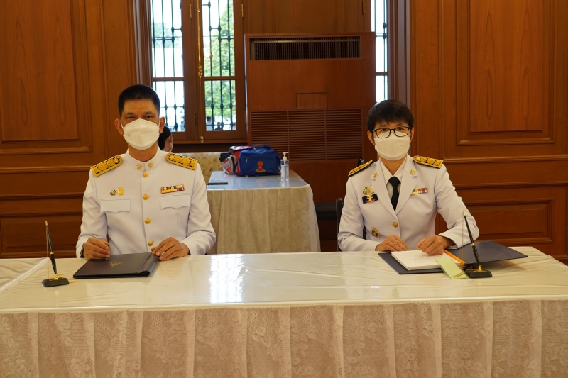 2566-01-08 สำนักงานการตรวจเงินแผ่นดินถวายแจกันดอกไม้และลงนามถวายพระพรชัยมงคลสมเด็จพระเจ้าลูกเธอ เจ้าฟ้าสิริวัณณวรี นารีรัตนราชกั