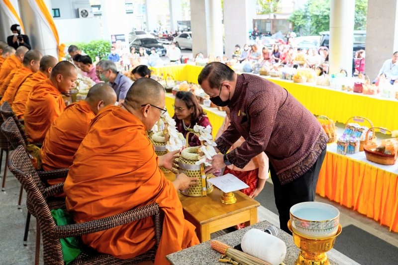 พิธีเจริญพระพุทธมนต์และทำบุญตักบาตร คณะสงฆ์ จำนวน 9 รูป