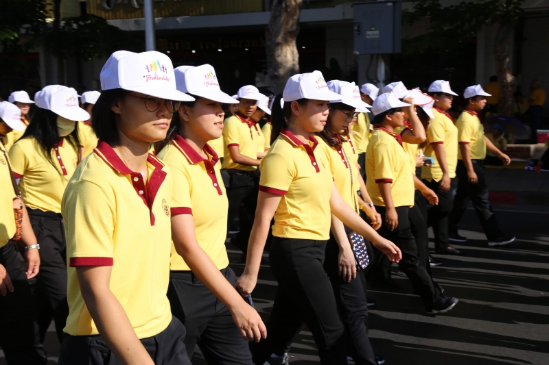 สตง.ร่วมเดินริ้วขบวนอัญเชิญเครื่องราชสักการะและร่วมพิธีจุดเทียนถวายพระพรชัยมงคลเนื่องในโอกาสวันเฉลิมพระชนมพรรษาพระบาทสมเด็จพระเจ