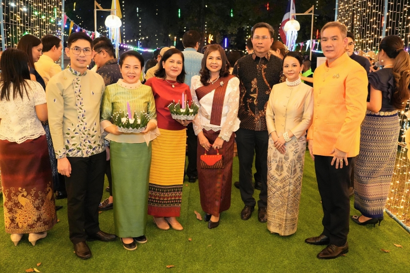 ทำบุญตักบาตรข้าวสารอาหารแห้ง