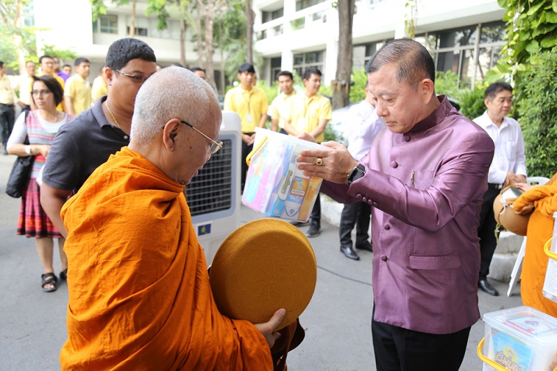 พิธีทำบุญตักบาตรข้าวสารอาหารแห้ง เดือนเมษายน 2562