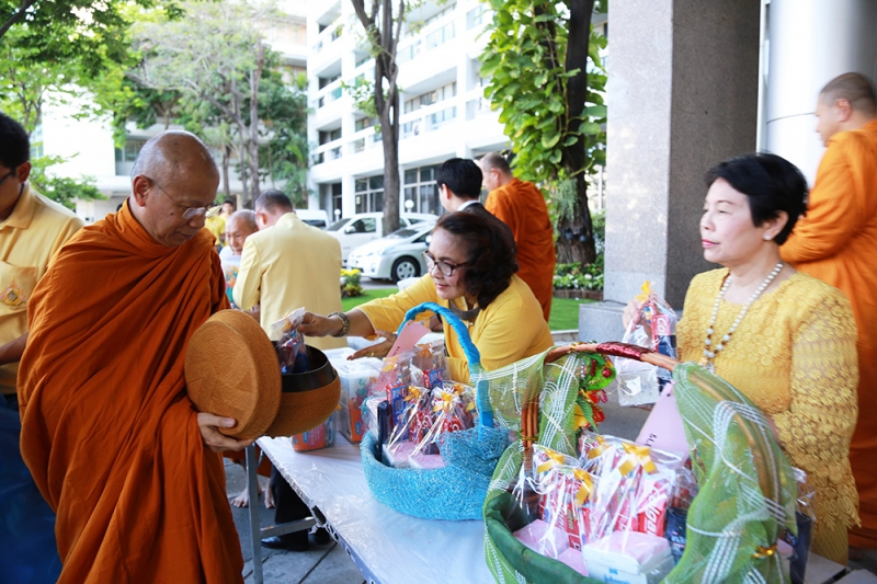 พิธีทำบุญตักบาตรข้าวสารอาหารแห้ง เดือนพฤษภาคม 2562