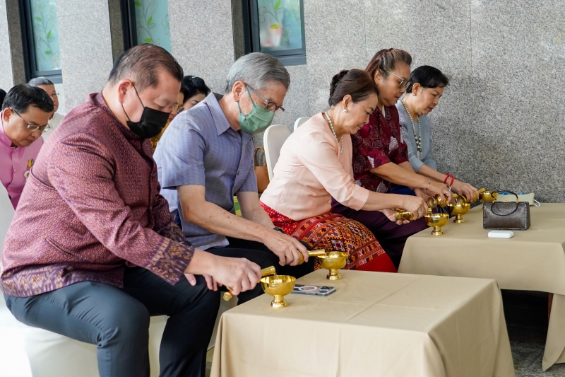 พิธีเจริญพระพุทธมนต์และทำบุญตักบาตร คณะสงฆ์ จำนวน 9 รูป