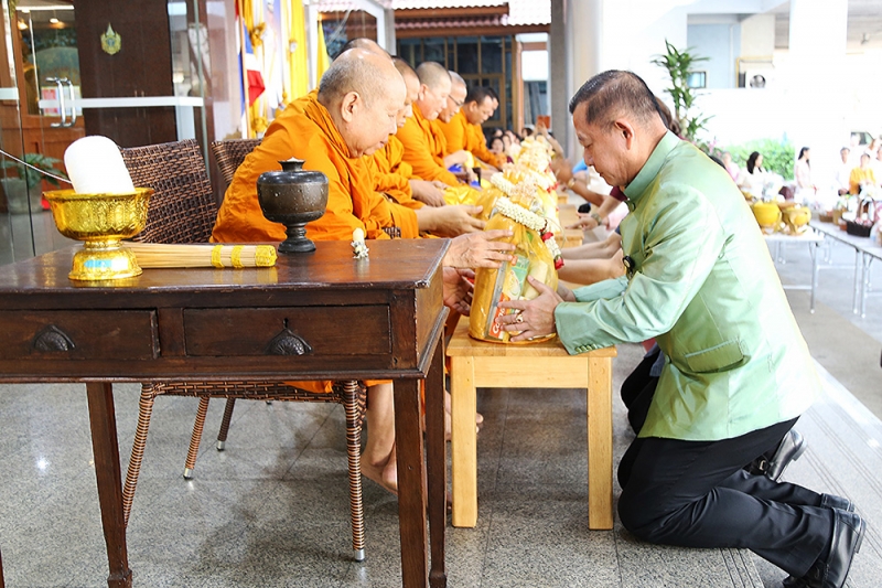 พิธีทำบุญตักบาตรข้าวสารอาหารแห้ง เดือนมีนาคม 2562