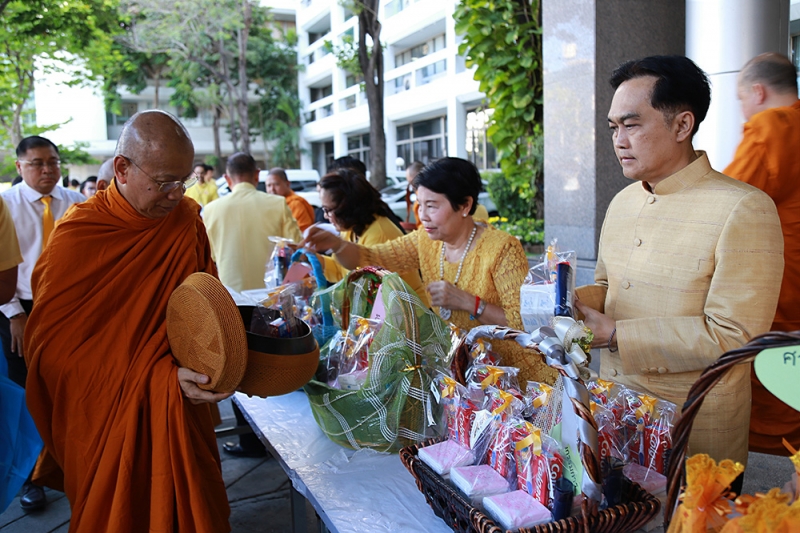 พิธีทำบุญตักบาตรข้าวสารอาหารแห้ง เดือนพฤษภาคม 2562