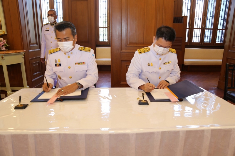 ลงนามถวายพระพรพระบาทสมเด็จพระเจ้าอยู่หัว และสมเด็จพระนางเจ้าฯ พระบรมราชินี เนื่องในโอกาสวันขึ้นปีใหม่ พุทธศักราช 2564