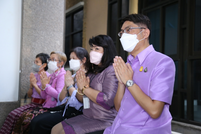 พิธีทำบุญตักบาตรข้าวสารอาหารแห้ง คณะสงฆ์จากวัดเทพธิดารามวรวิหาร