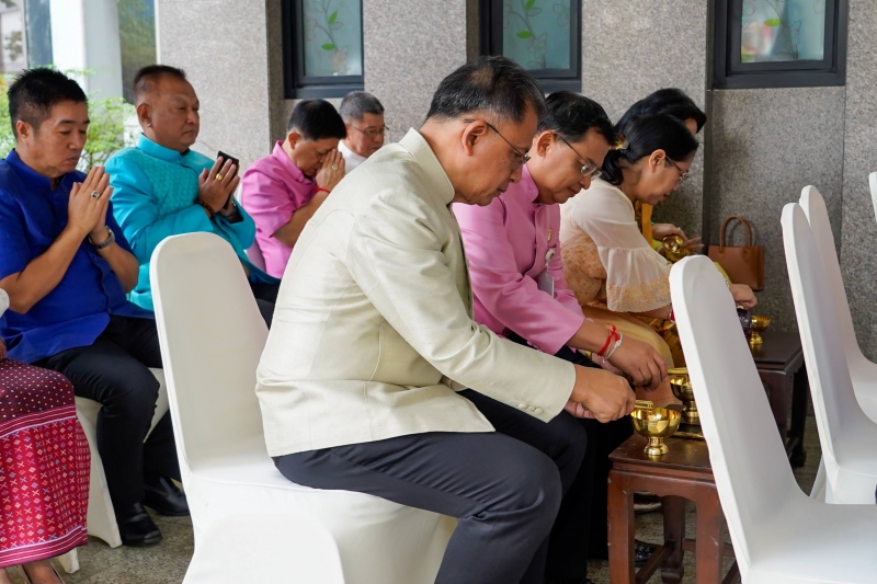 พิธีเจริญพระพุทธมนต์และทำบุญตักบาตร คณะสงฆ์ จำนวน 9 รูป