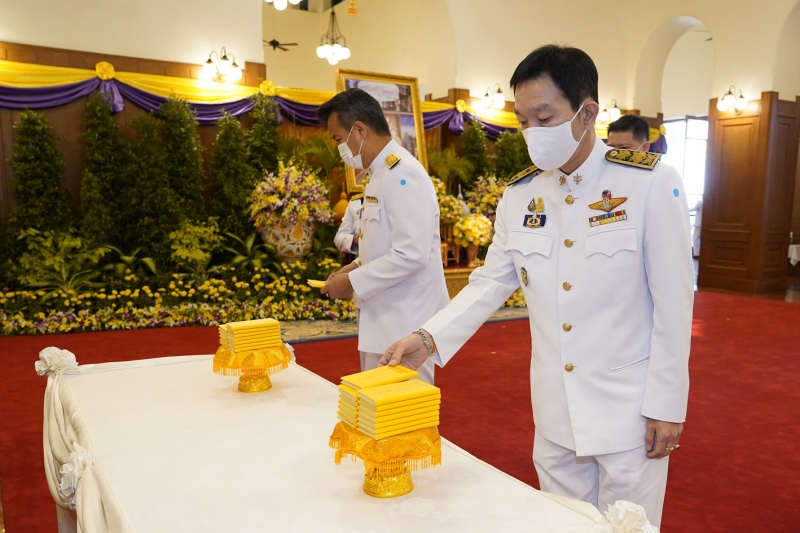 ลงนามถวายพระพรพระบาทสมเด็จพระเจ้าอยู่หัว และสมเด็จพระนางเจ้าฯ พระบรมราชินี เนื่องในโอกาสวันขึ้นปีใหม่ พุทธศักราช 2564