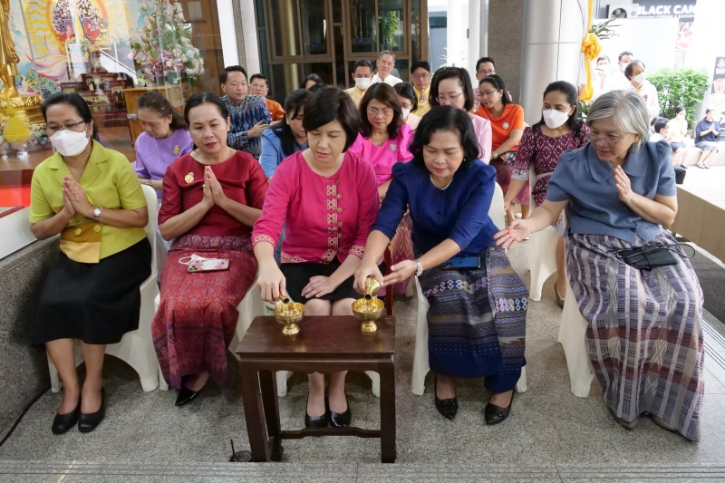 พิธีเจริญพระพุทธมนต์และทำบุญตักบาตร คณะสงฆ์ จำนวน 9 รูป