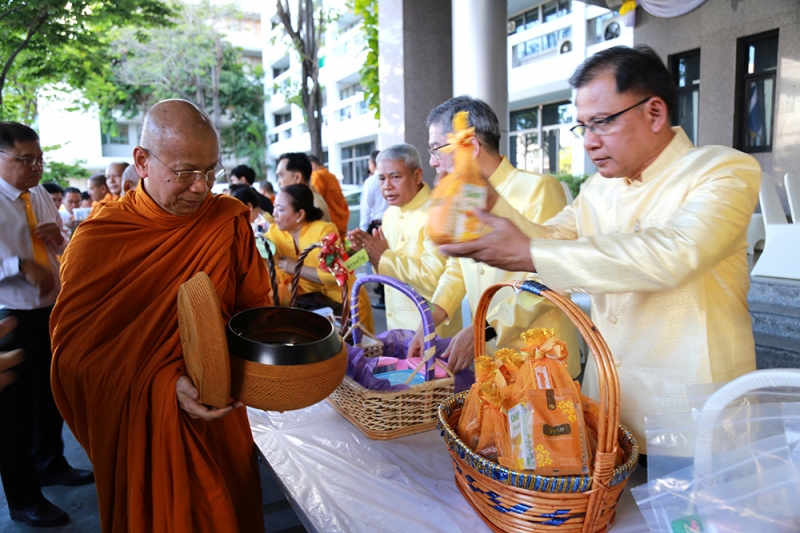 พิธีทำบุญตักบาตรข้าวสารอาหารแห้ง เดือนพฤษภาคม 2562